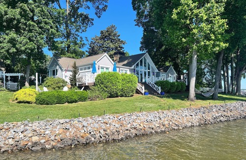 Lake Norman of Catawba Cottage | Spring on Lake Norman: Stunning sunrises, firepit nights, kayaks, fishing