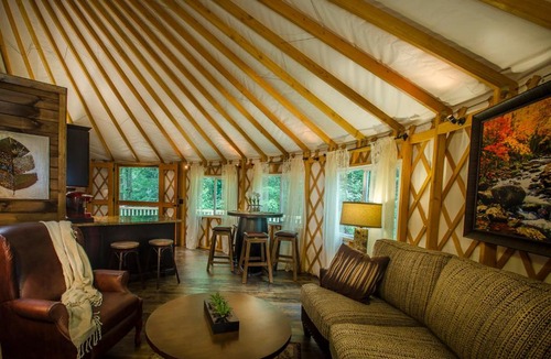 Topton Villa | Spring Ridge Luxury Yurt - Creekside Glamping with Private Hot Tub