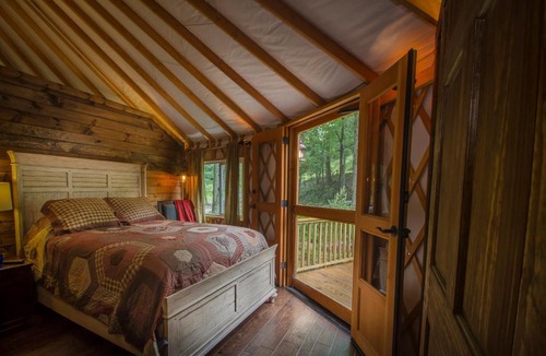 Topton Villa | Spring Ridge Luxury Yurt - Creekside Glamping with Private Hot Tub