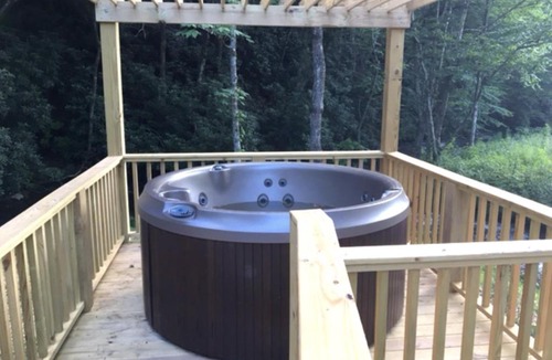 Topton Villa | Spring Ridge Luxury Yurt - Creekside Glamping with Private Hot Tub