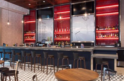 Charlotte Center City Hotel | SpringHill Suites by Marriott Charlotte City Center