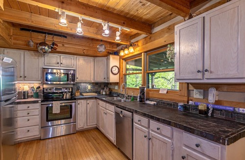 Sugar Grove Cabin | St Johns Ridge - Heart of Valle Crucis - Hot Tub- Firepit - River and Mountain Views