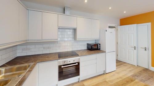 Bristol City Centre Apartment | St Nicholas 6 beds flat