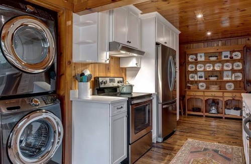 Mirror Lake Cabin | Stag's Pass, 3 BR/ 2 baths of mountain chic within 2 miles of Main Street