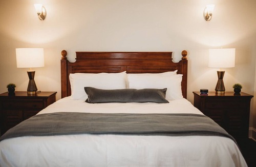 Downtown Hotel | Standard Guestroom (ADA) - 1 King · The Jefferson Inn Rm. 8