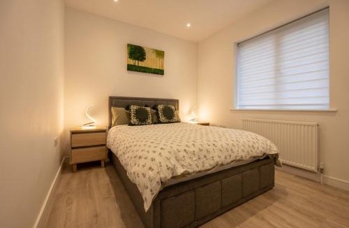 Stanmore Apartment | Stanmore Maisonette with Free Parking and Jubilee Line Access