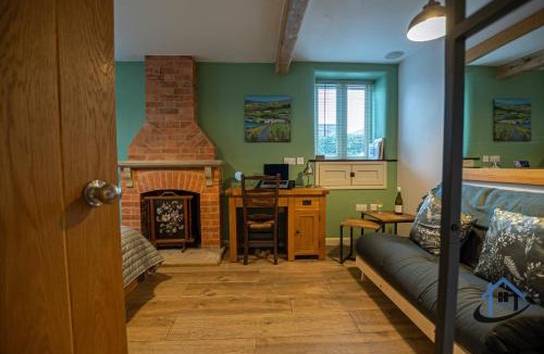 Twywell Apartment | Stanwick Studio, cosy country studio, sleeps 4, parking, wifi
