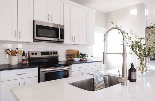 Talbot's Corner Cottage | Stapleton By Avantstay Bright & Contemporary Home in Nashville!