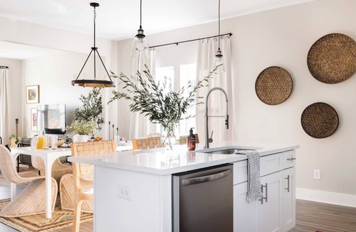 Talbot's Corner Cottage | Stapleton By Avantstay Bright & Contemporary Home in Nashville!