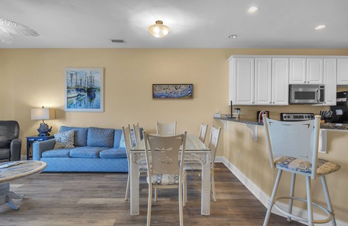 Yaupon Beach Condo | Star Fish: Ocean View Condo with Pool and Hot Tub
