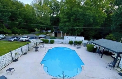 Flat Rock Condo | Stardust and Moonlight : Lakefront Condo