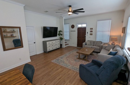 Thomas Square House | Starland Dreamer *Walk to bars & restaurants*