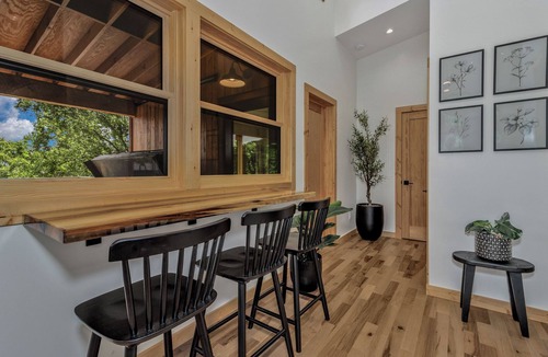 Marshall House | Starlight Hideaway w Hot tub and Fire Pit