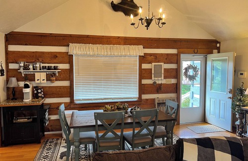 Jefferson Cabin | Starry Skies + Fire Pit = Your Perfect Sept Escape @ Bear Creek Ridge