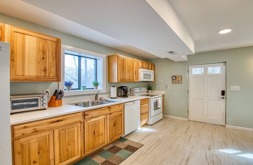 Lake Junaluska Apartment | Starstorm Mountain ApartmentnLakeview deck & hiking trail, near many activities.