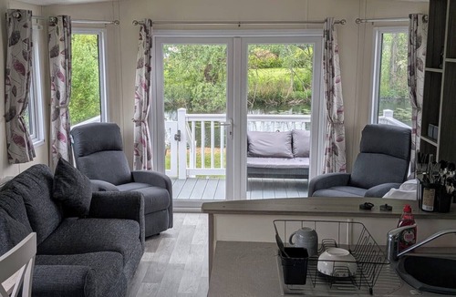 Great Houghton Cabin | Static Caravan 2 Bed Sleeps 6 Overlooking Water