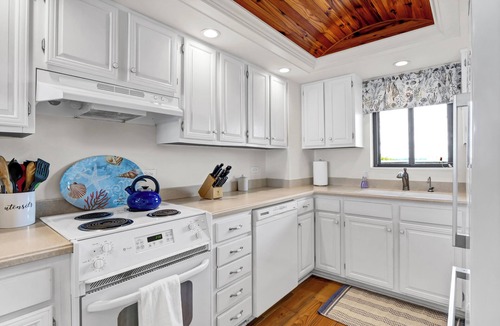 Wrightsville Beach Condo | Station One - 5C Stewart-Oceanfront condo with community pool, tennis, beach
