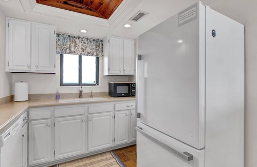 Wrightsville Beach Condo | Station One - 5C Stewart-Oceanfront condo with community pool, tennis, beach