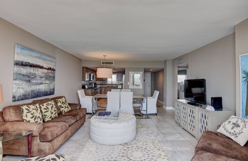 Wrightsville Beach Condo | Station One - 8I From - Oceanfront condo with community pool, tennis, beach