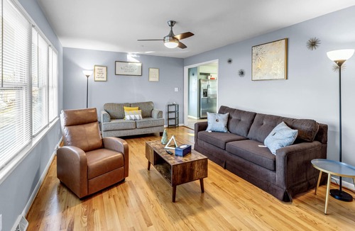 Greensboro House | Stay Awhile Charming Greensboro House Close to Must-See Places