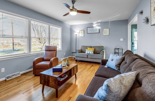 Greensboro House | Stay Awhile Charming Greensboro House Close to Must-See Places