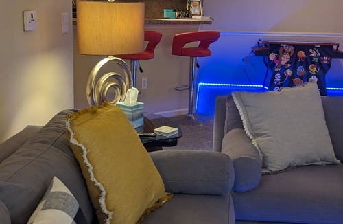Executive Park Apartment | Stay & Play - Sleeps 7nClose to Everywhere you want to benInstant Booking Readyn