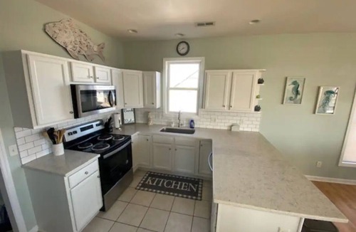 McCutcheon Field House | "Stay Salty" 2nd Row Home w/Easy Beach Access