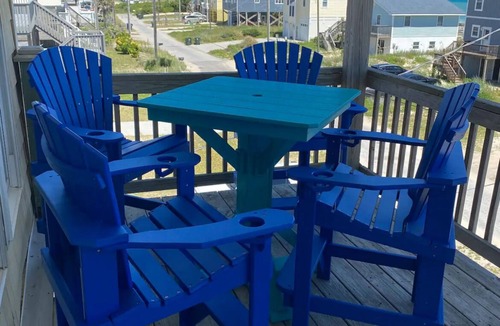 McCutcheon Field House | "Stay Salty" 2nd Row Home w/Easy Beach Access