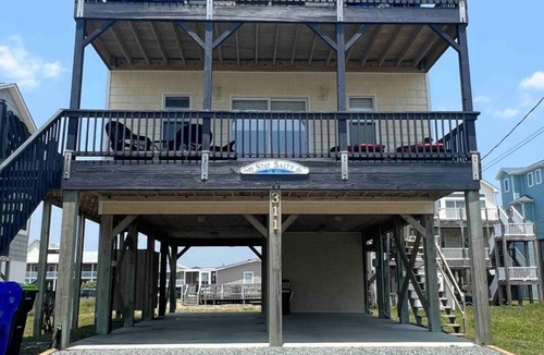 McCutcheon Field House | "Stay Salty" 2nd Row Home w/Easy Beach Access
