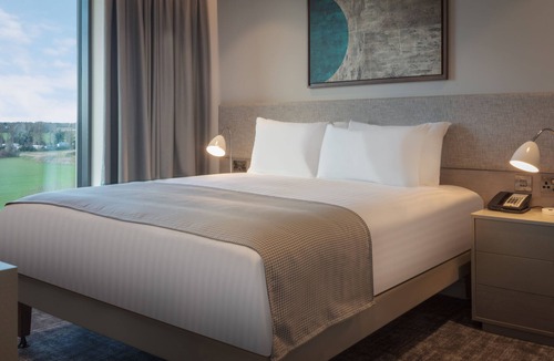 Heathrow Villages Hotel | Staybridge Suites London Heathrow - Bath Road by IHG