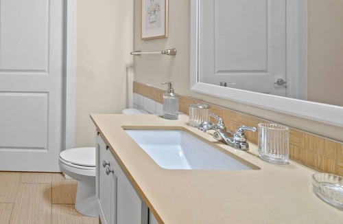Huntersville Condo | StaysByWalker 1BR - KingBed! Gym/Pool/HotTub/Sauna
