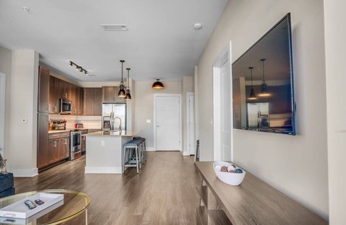 Villa Heights Condo | StaysByWalker 2BR - 2 Miles To Uptown! Gym/Parking