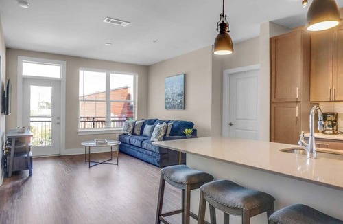 Villa Heights Condo | StaysByWalker 2BR - 2 Miles To Uptown! Gym/Parking