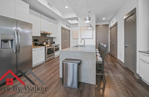Second Ward Condo | StaysByWalker 2BR CityCenter|Spa/Gym/KingBed/ADA