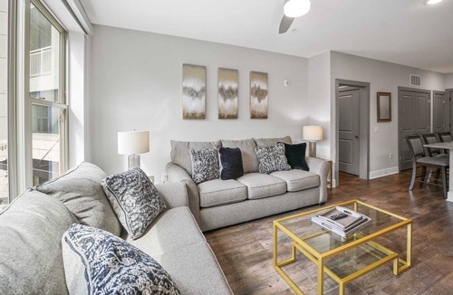 Charlotte Condo | StaysByWalker 2BR Dilworth - Pool/King Beds/Gym
