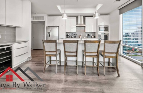 Second Ward Condo | StaysByWalker 2BR Lux Uptown | City View! KingBeds