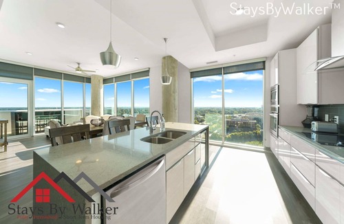 Second Ward Condo | StaysByWalker 3BR Lux Uptown | Spa/Gym/KingBed