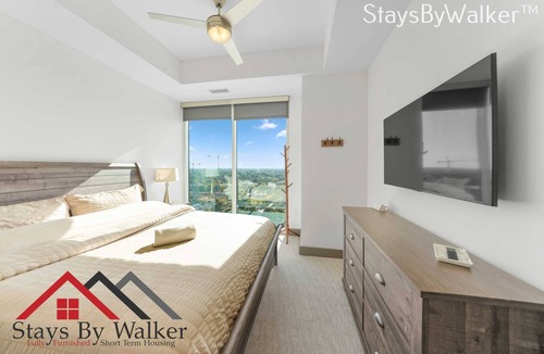 Second Ward Condo | StaysByWalker 3BR Lux Uptown | Spa/Gym/KingBed