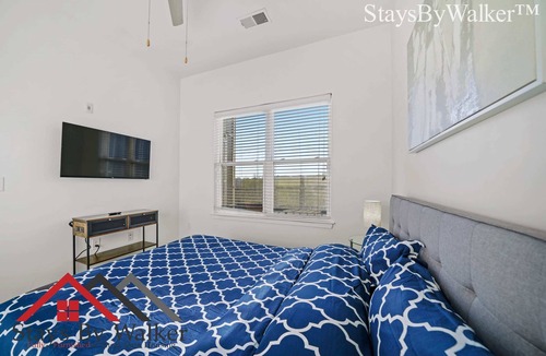 Cherry Condo | StaysByWalker Midtown 1BR - Prime Location!