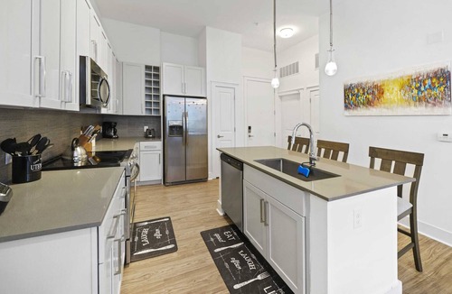 Second Ward Condo | StaysByWalker Uptown 2BR KingBeds/Gym/Parking/Desk
