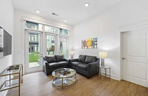 Second Ward Condo | StaysByWalker Uptown 2BR KingBeds/Gym/Parking/Desk