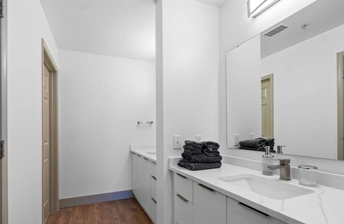Charlotte Center City Condo | StaysByWalker Uptown 3BR w/King Beds! 1340SqFt