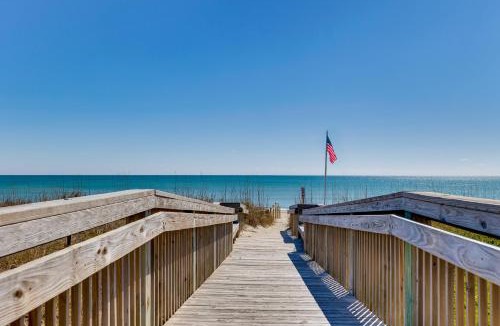 Emerald Isle House | Steps to Beach Emerald Isle Home with Deck!