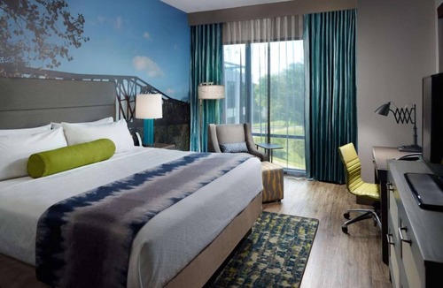 Tuscaloosa Hotel | Steps to Mercedes-Benz Amphitheater + Rooftop Bar