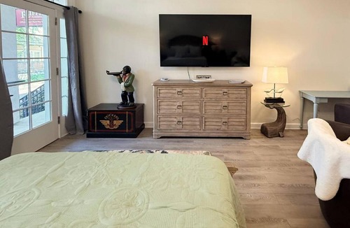 Wilmington Historic District Apartment | Steps to Riverwalk | Luxury Studio +Full Kitchen