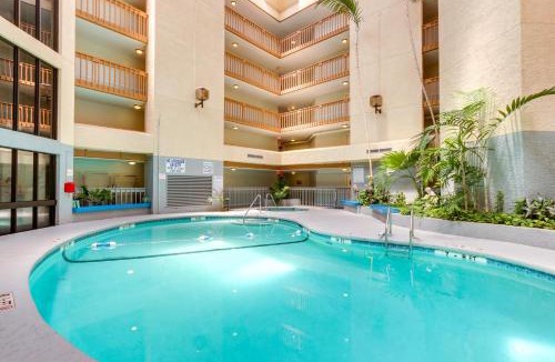Hilton Head House | Steps to Sand! Retreat w/2 Pools in Hilton Head
