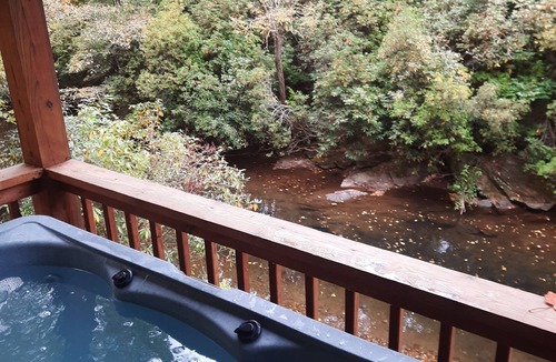 Hayesville Cabin | Steps to Shooting creek. FREE 2 bedrooms and game room if booked by Nov 1
