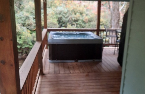 Hayesville Cabin | Steps to Shooting creek. FREE 2 bedrooms and game room if booked by Nov 1