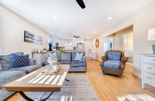 Colington House | Steps to the Sound & Dog Friendly!