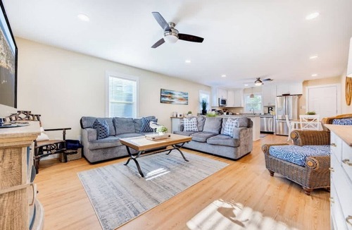 Colington House | Steps to the Sound & Dog Friendly!